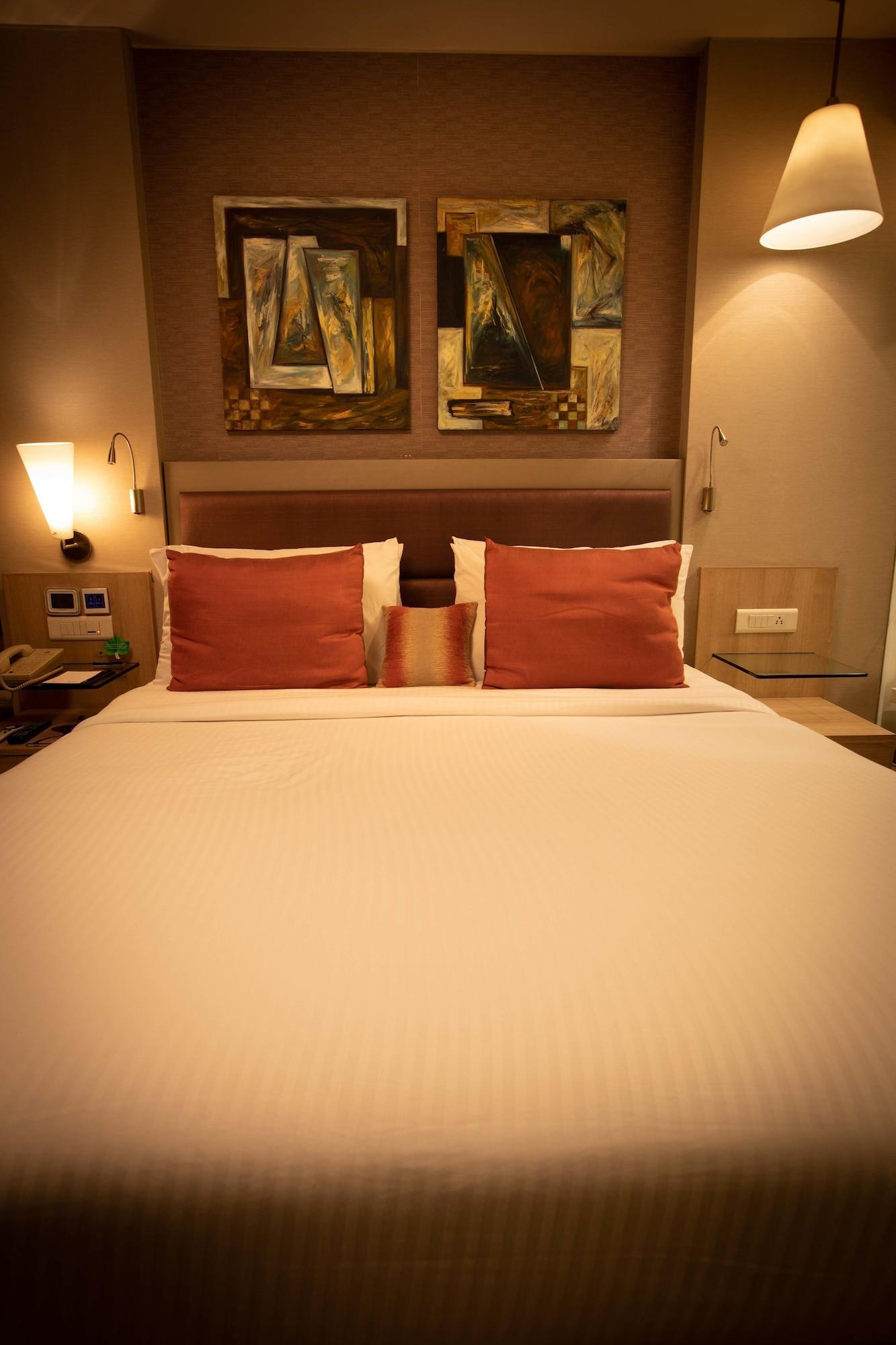Clarens Hotel Гургаон Екстериор снимка