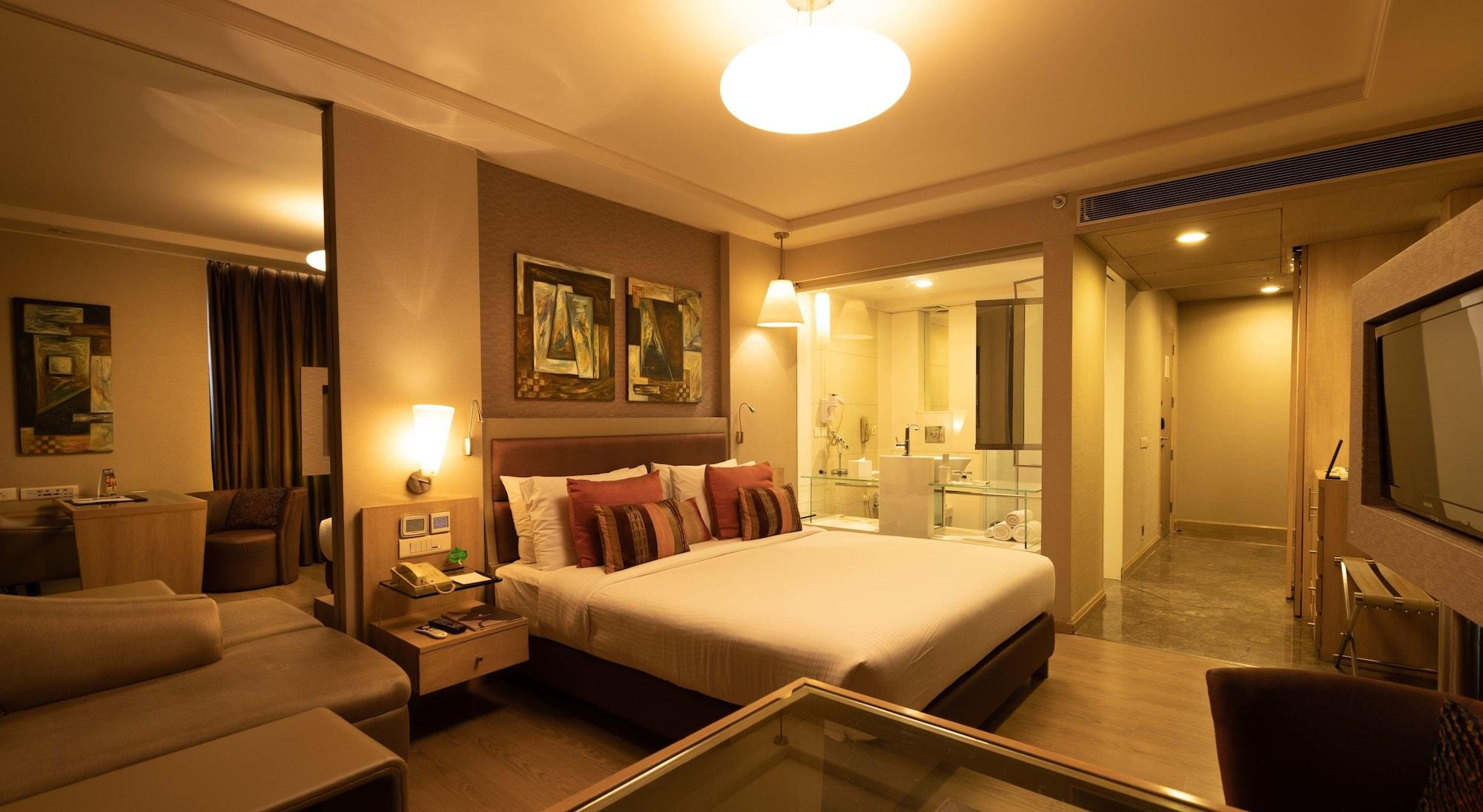 Clarens Hotel Гургаон Екстериор снимка