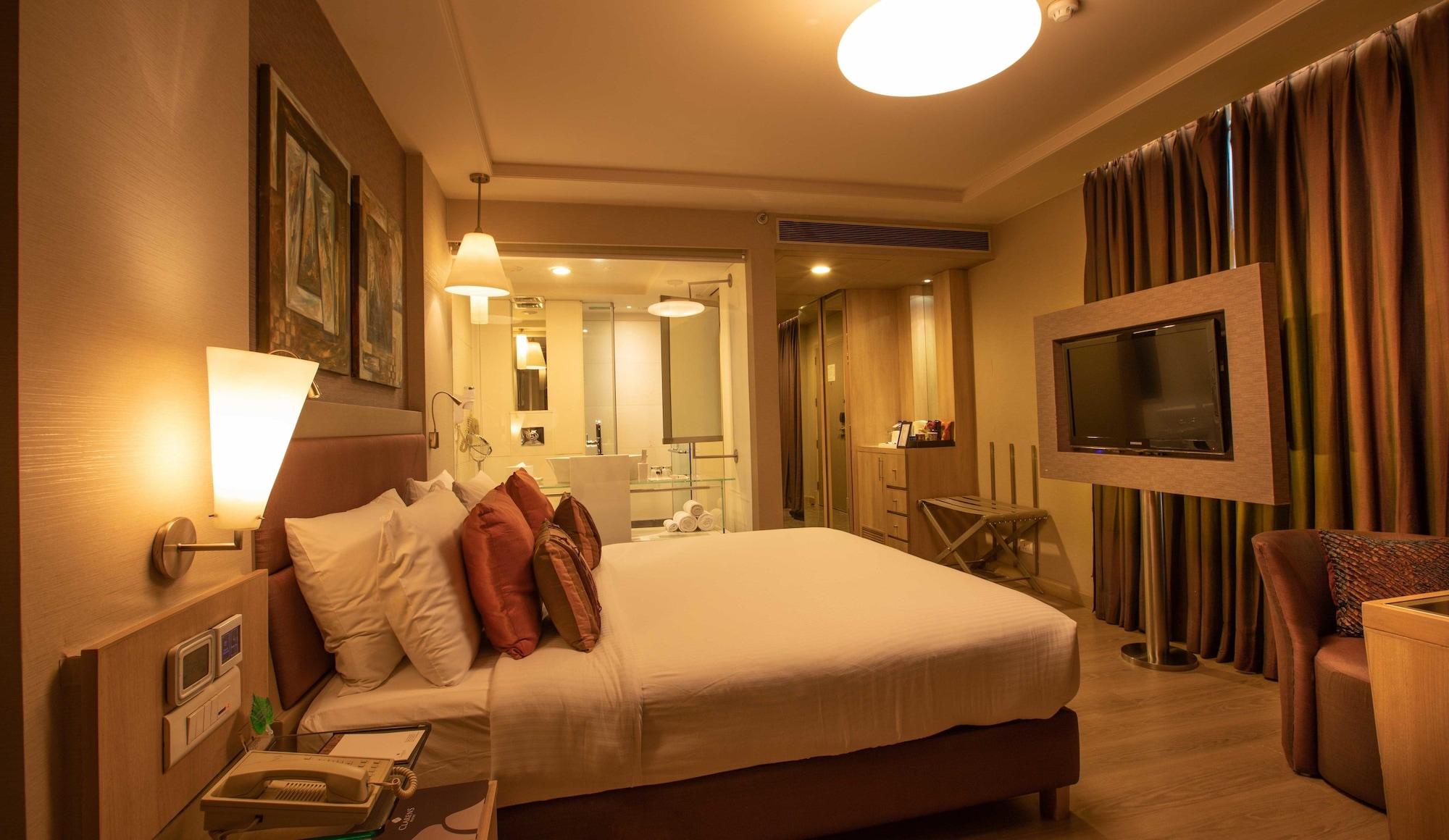Clarens Hotel Гургаон Екстериор снимка