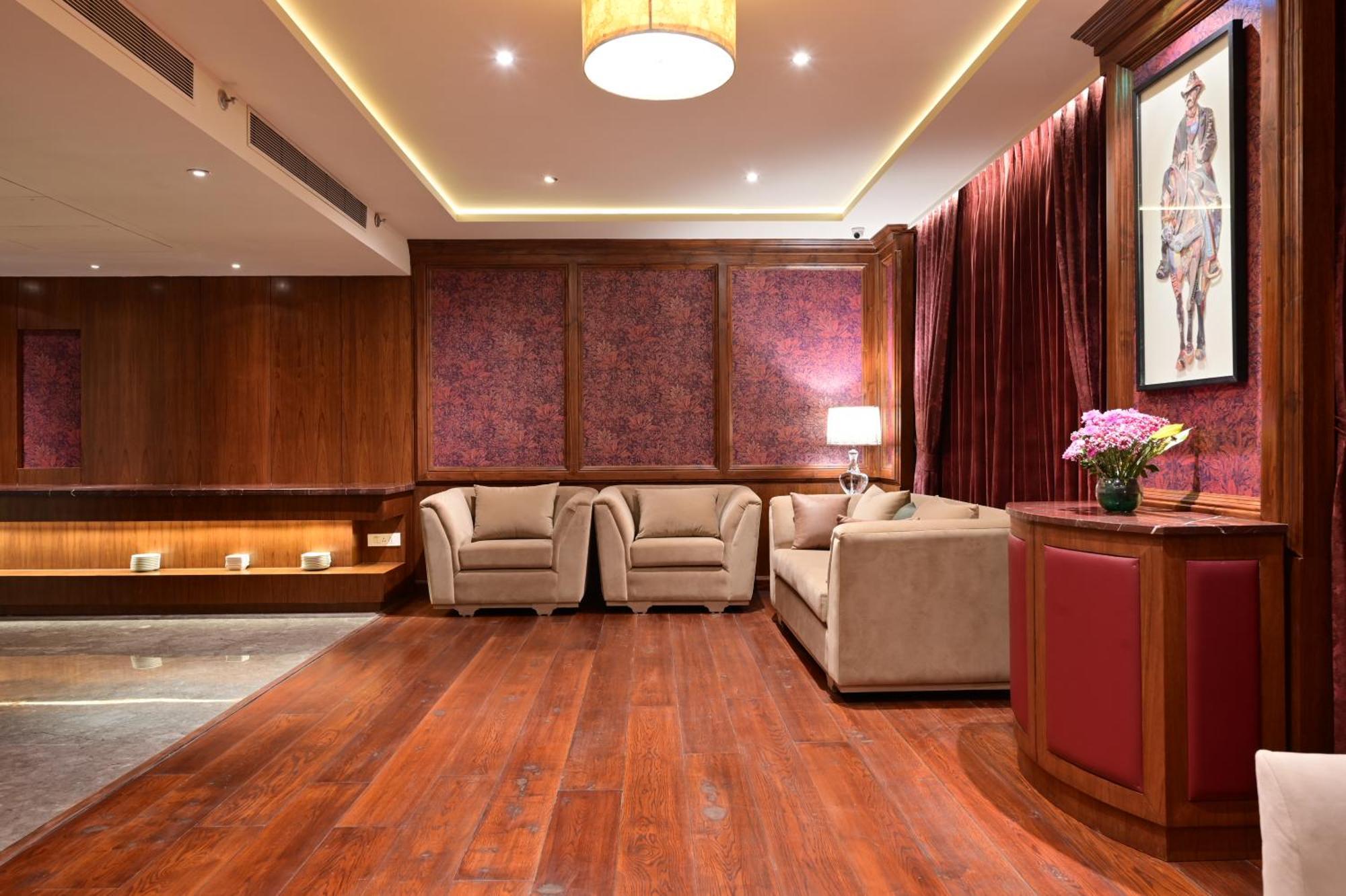 Clarens Hotel Гургаон Екстериор снимка