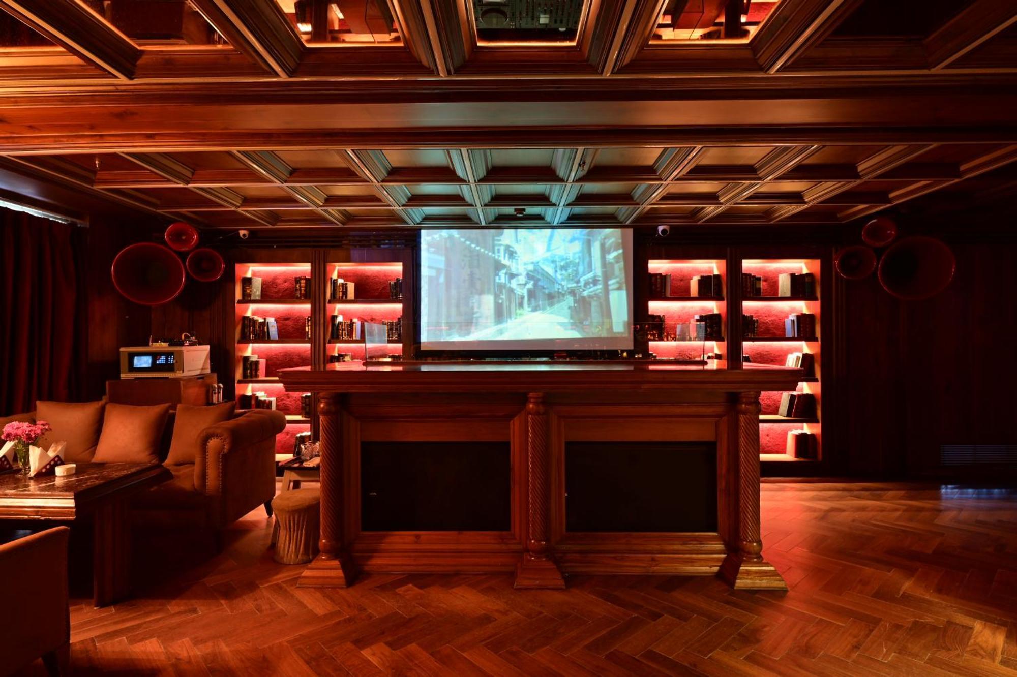Clarens Hotel Гургаон Екстериор снимка