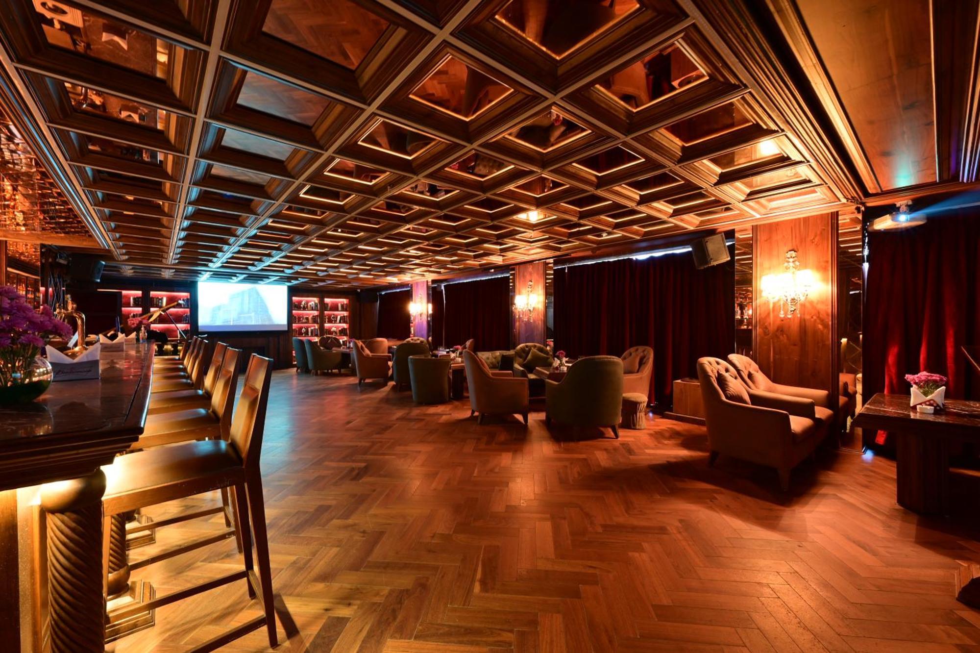 Clarens Hotel Гургаон Екстериор снимка