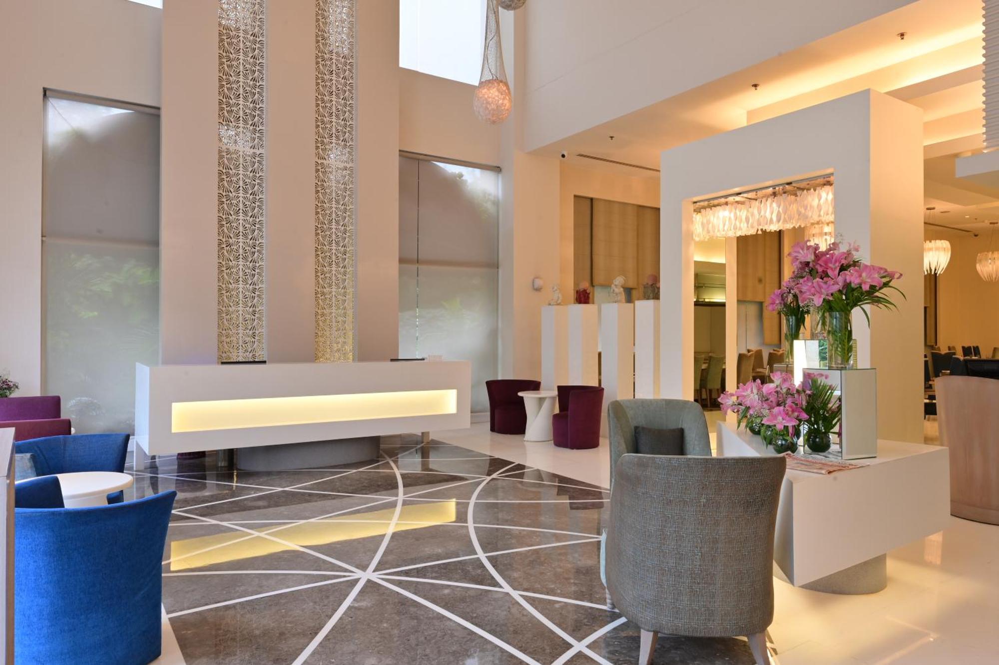 Clarens Hotel Гургаон Екстериор снимка