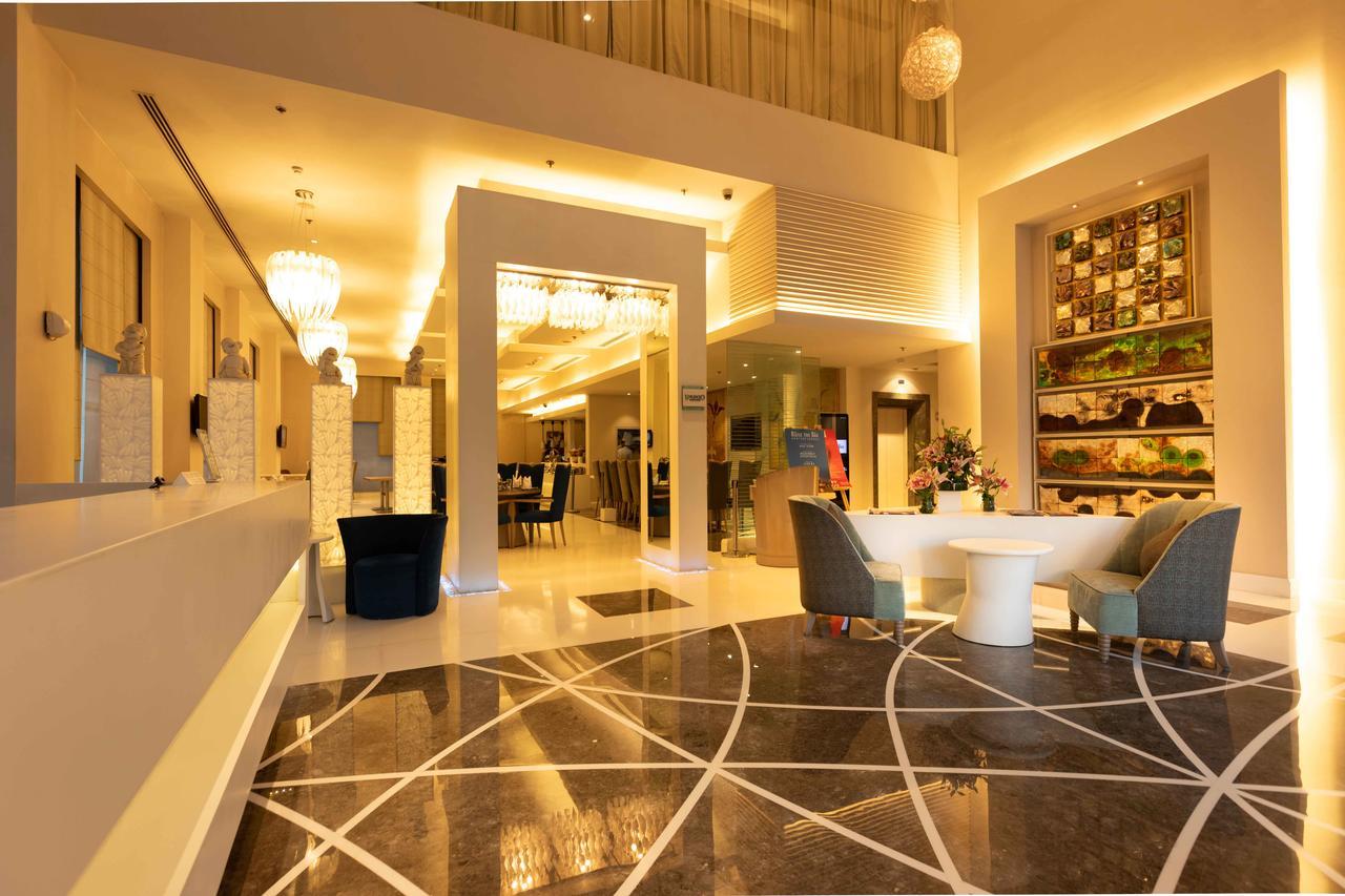 Clarens Hotel Гургаон Екстериор снимка