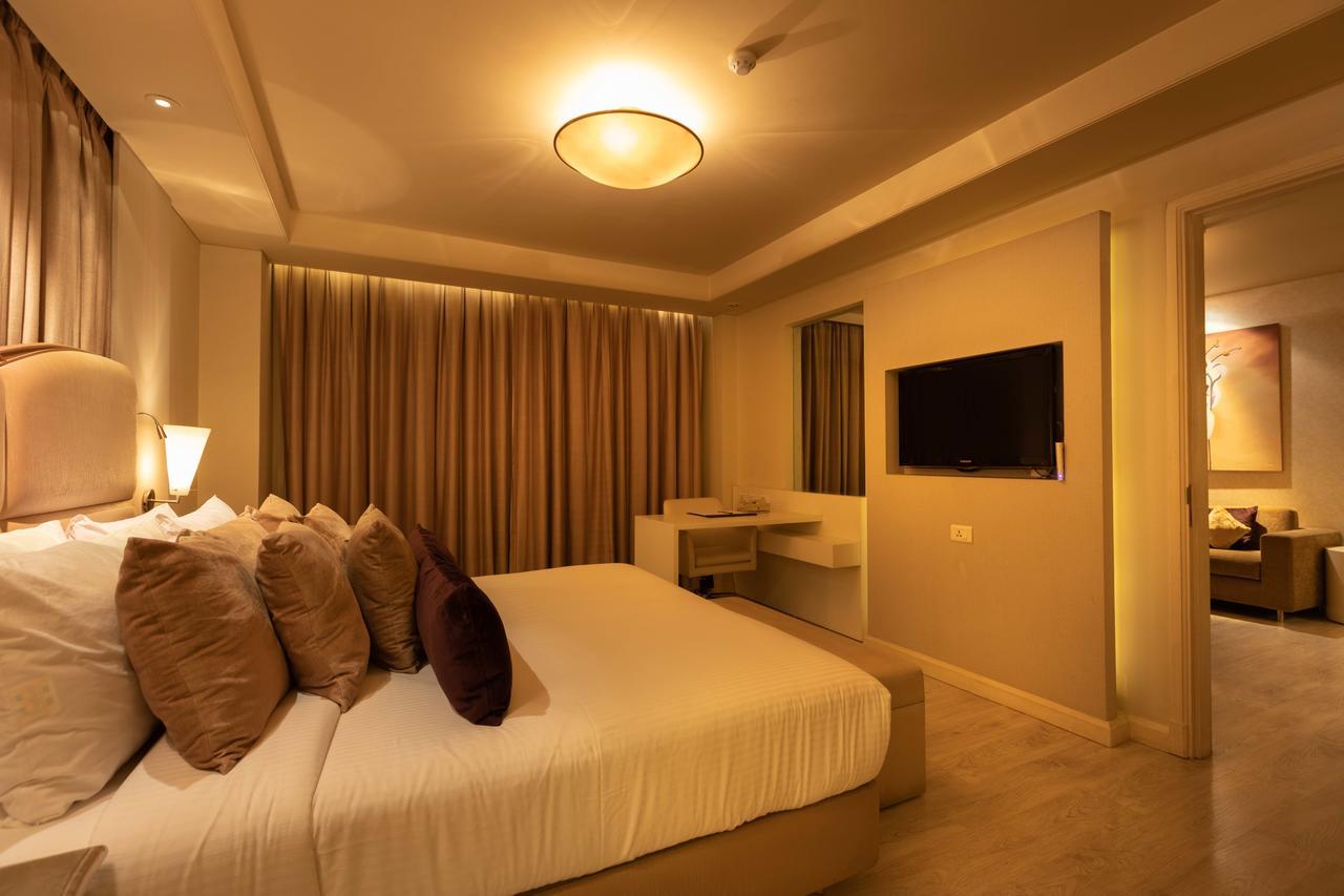 Clarens Hotel Гургаон Екстериор снимка
