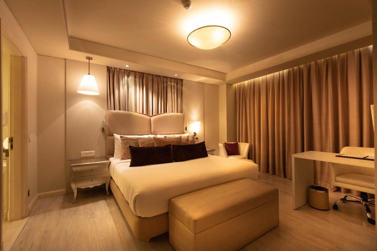 Clarens Hotel Гургаон Екстериор снимка